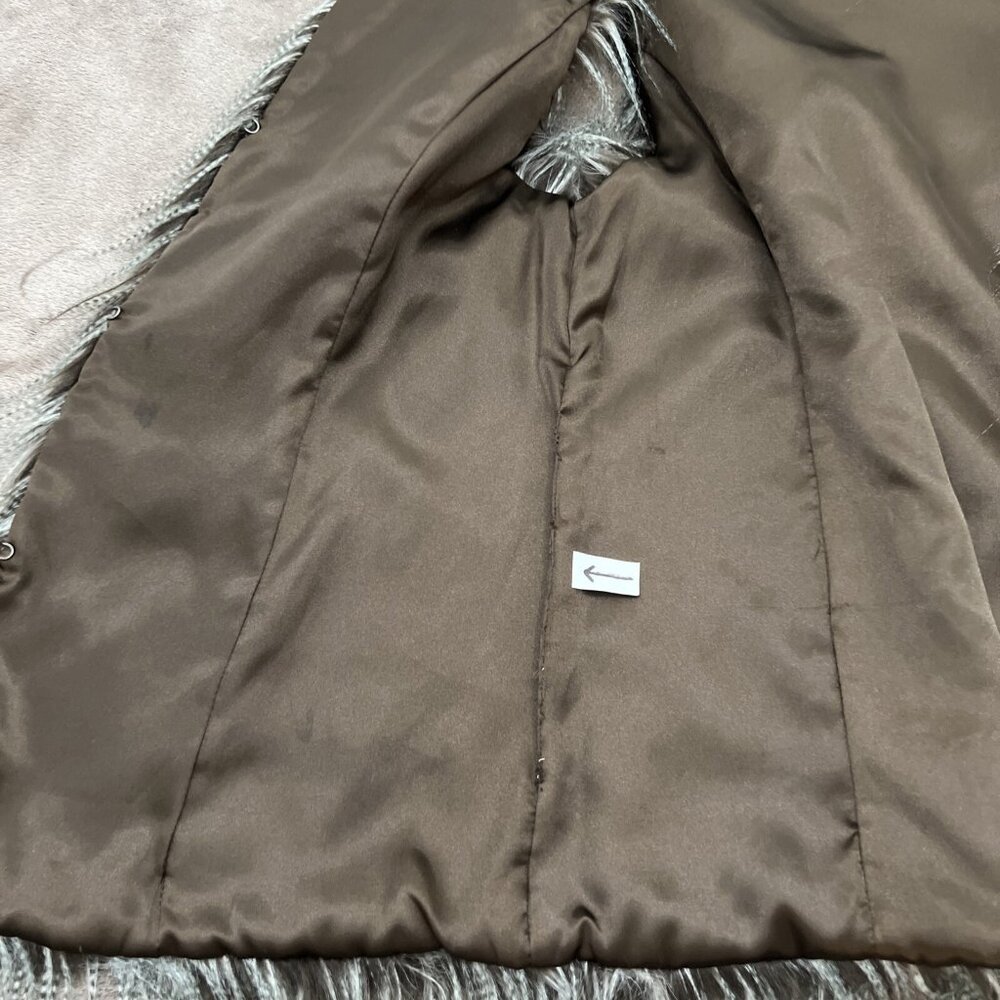 Max Edition Faux Feather Vest Womens Medium Brown White Hook Eye Closure *READ* - Picture 5 of 11